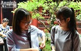 Tấp nập đến Văn Miếu cầu may trước ngày thi THPT Quốc gia 2017